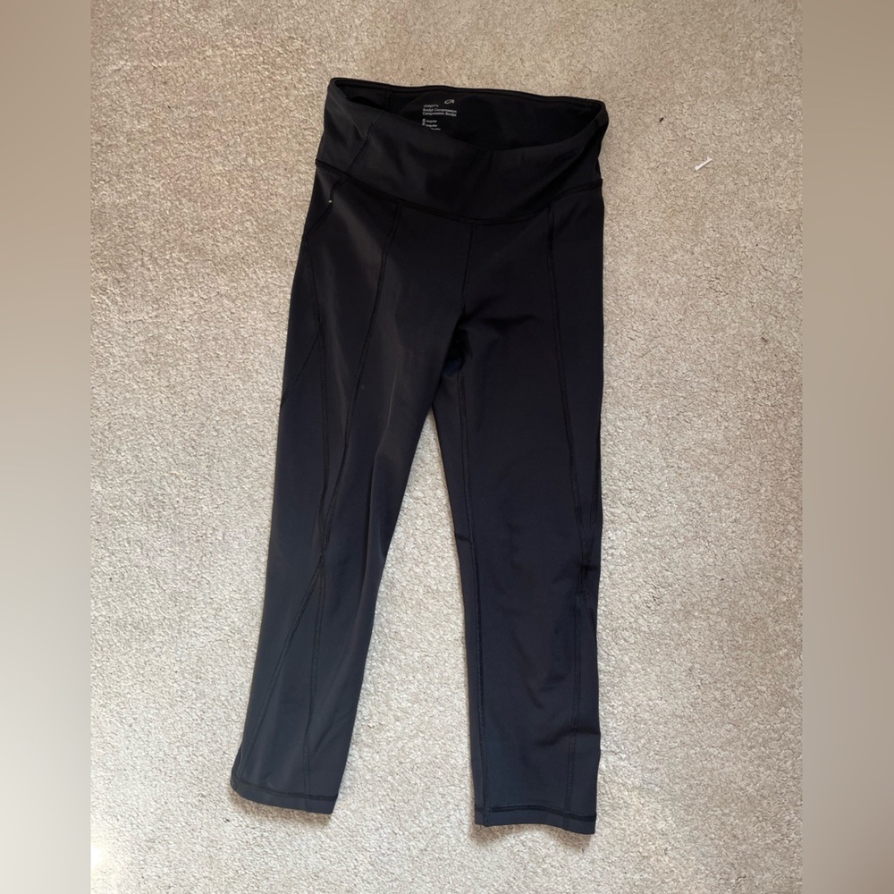 Gapfit sculpt sports capri leggings in S.